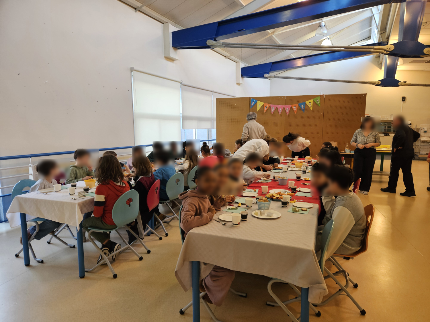 Enfants au petit-déjeuner
